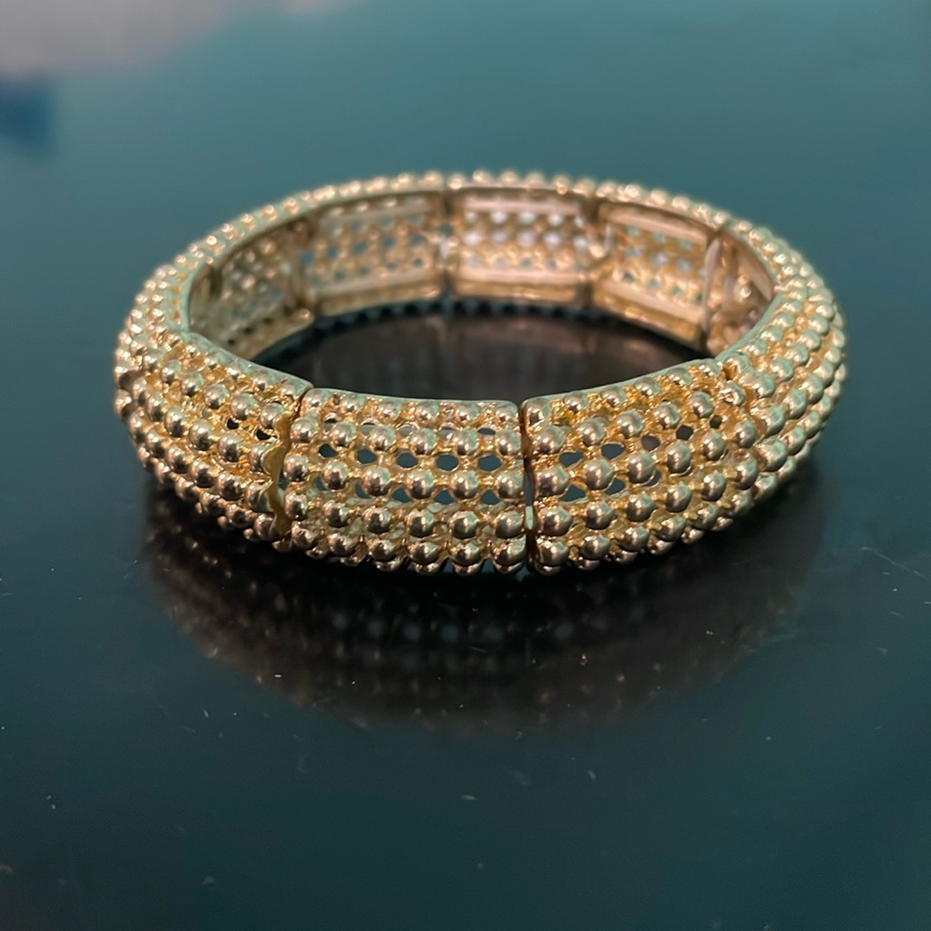 Alfani Gold Tone Beaded Stretch Bracelet 22$